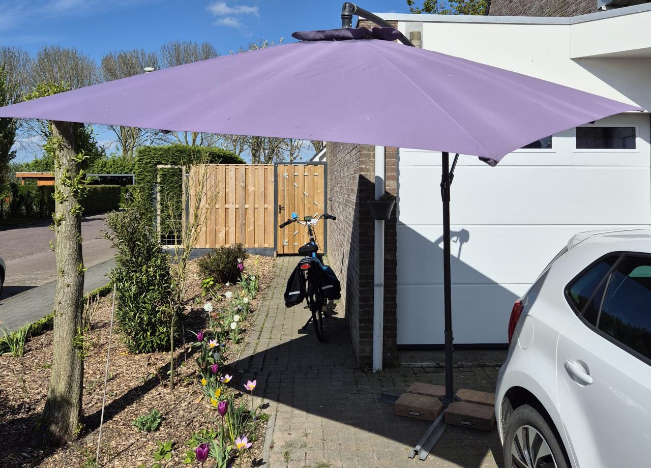Zweefparasol met voet