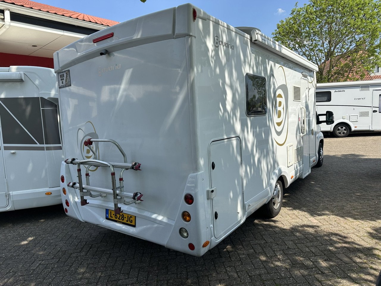 Bavaria T073XLC 2011 slechts 80.008km! 4pers queens bed, jaar APK, garantie