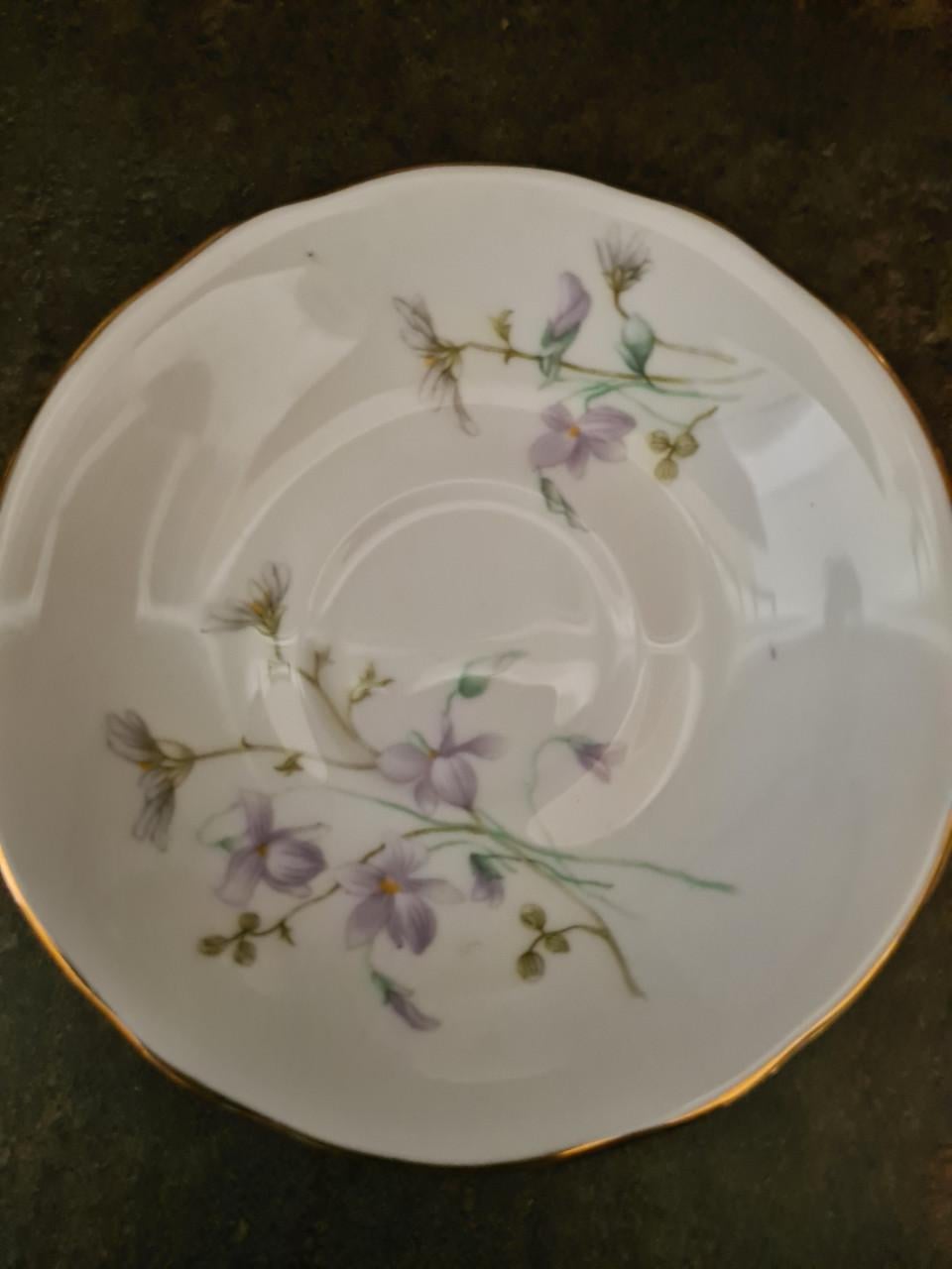 Vintage theekopje uit de "Sweet Violets"-serie van Winchester Bone China