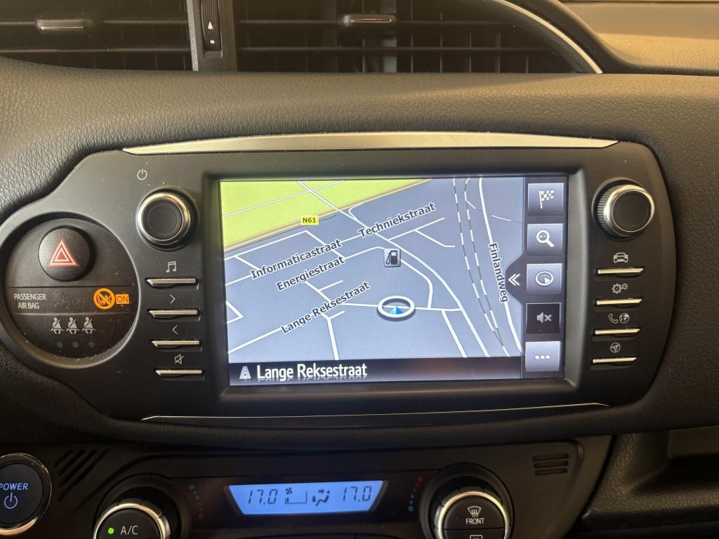 Toyota Yaris 1.5 hybrid bi-tone