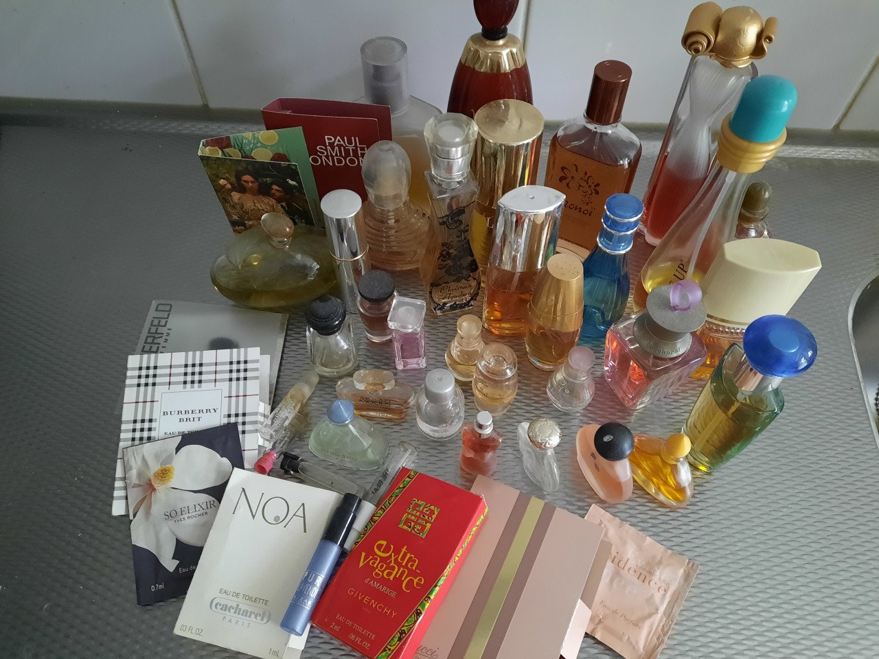 Vele parfums miniatuur en groot