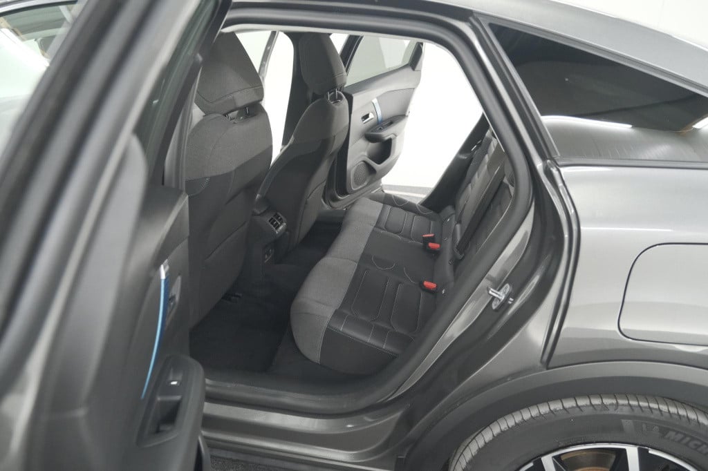 Citroen Ë-c4 shine 50 kwh | camera | pack winter | apple carplay | navigati