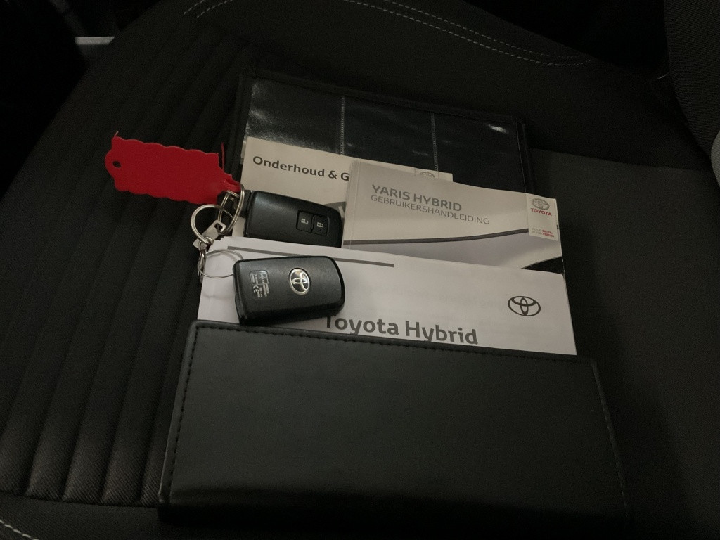 Toyota Yaris 1.5 hyb. aspiration | navi | keyless | camera |