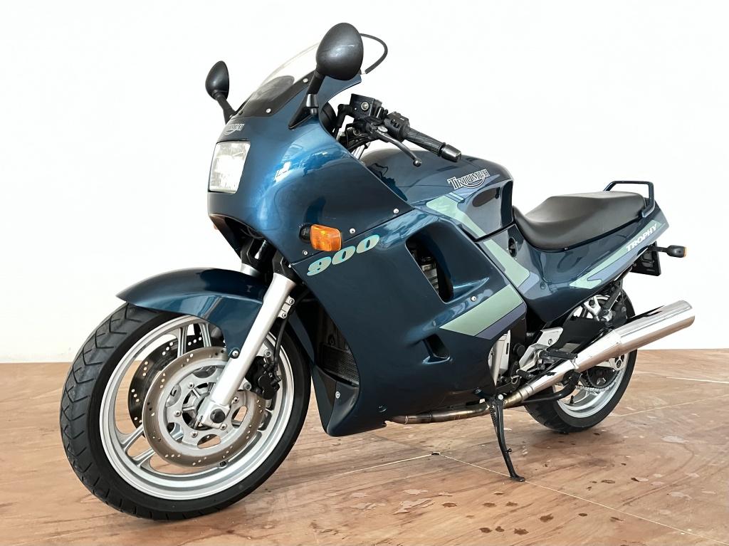 Triumph Trophy tour 900