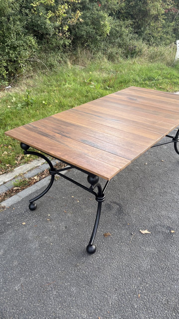 Binnen of buiten tafel met gietijzer onderstel