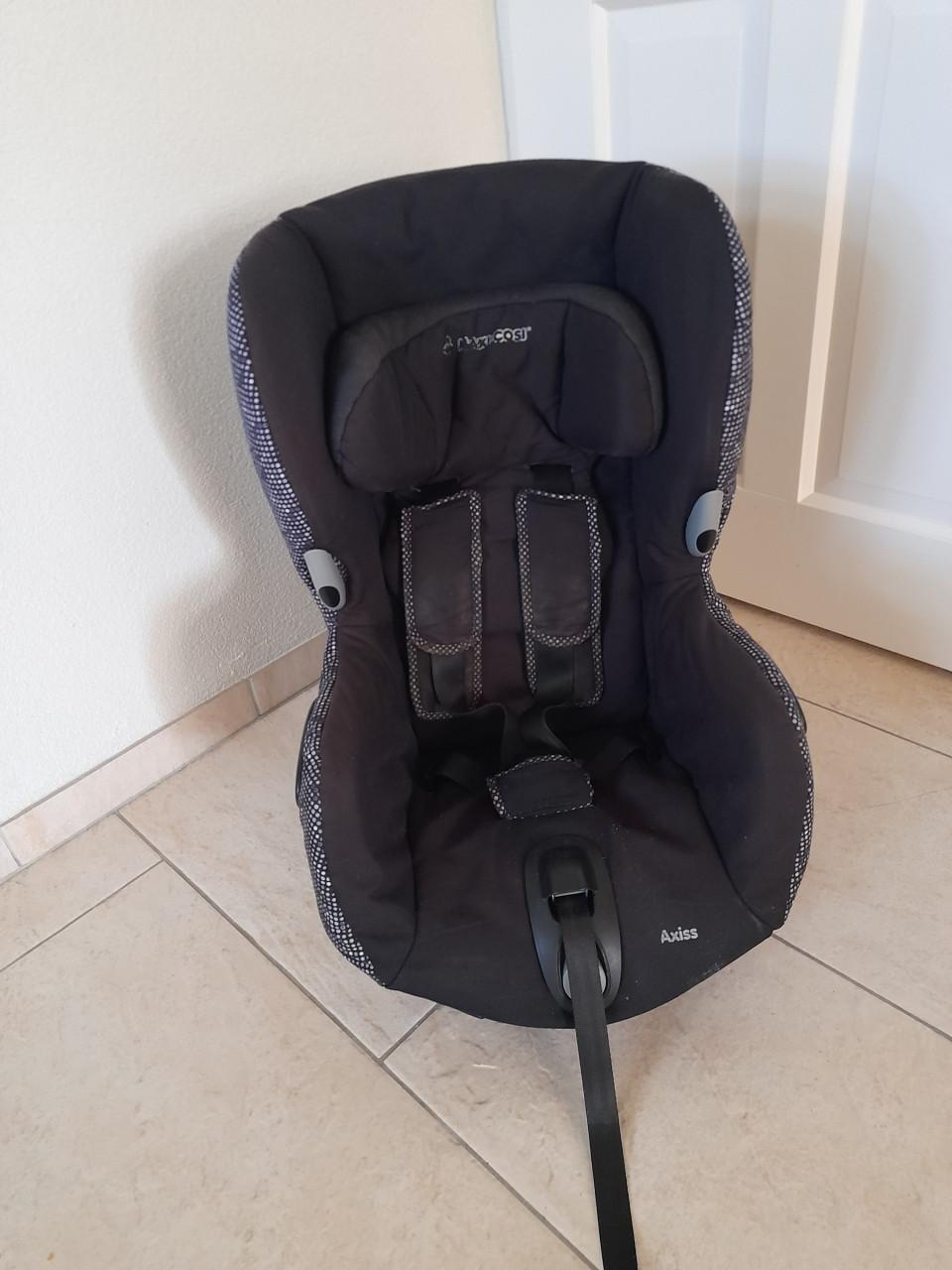 Maxi - cosi Axiss (draaibaar) ( in goede nette schone staat )