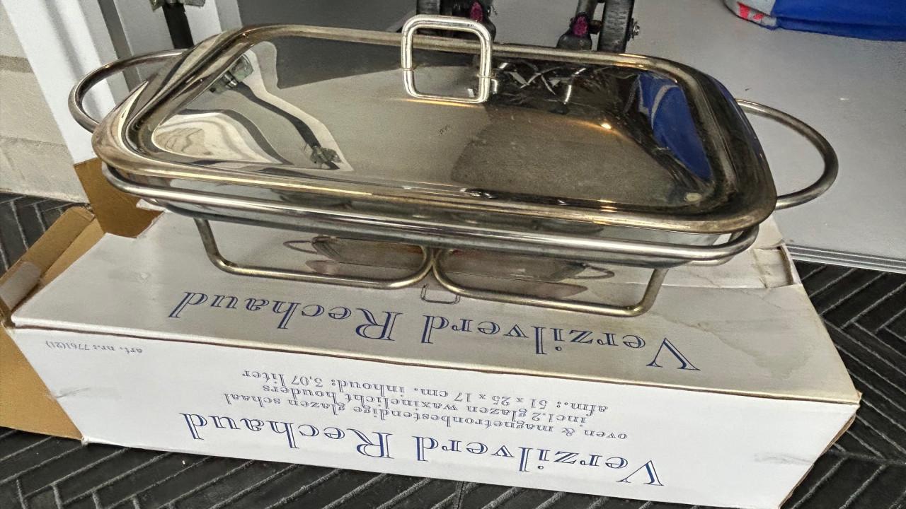 2 stuks warmhoud schalen. Nieuwstaat !