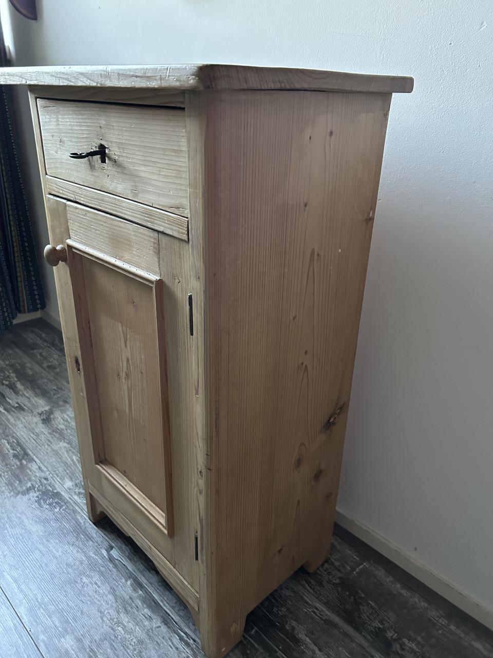 Oud Grenen (nacht)kastje.