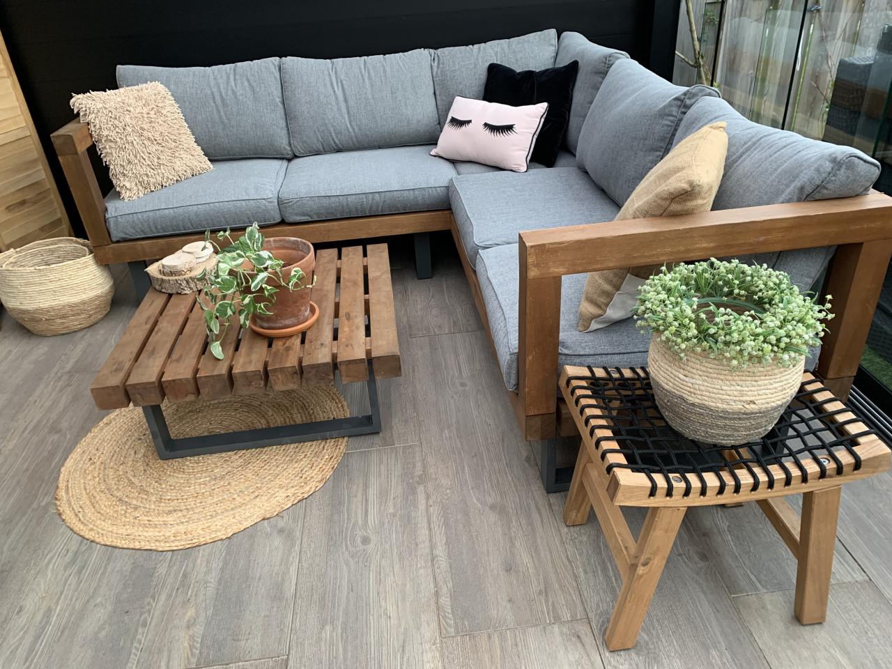 Hardhouten Loungeset met kussens en tafel