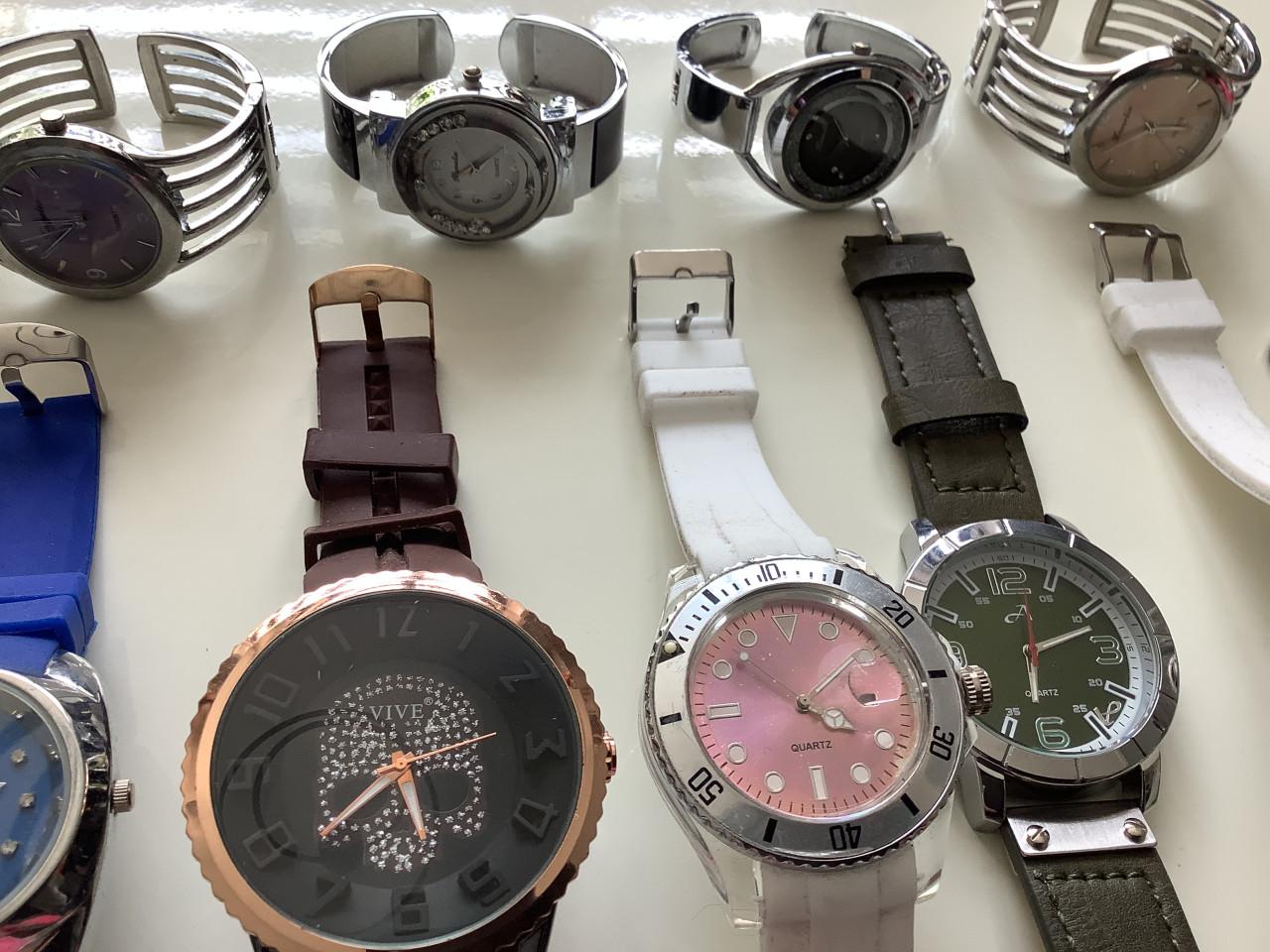 Partij nieuwe horloges met mankementen. ( partij 80)