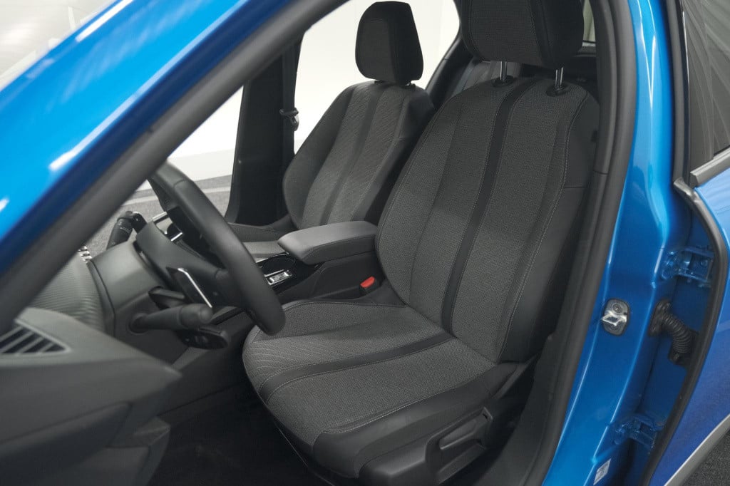 Peugeot 2008 puretech 130 eat8 blue lease allure | camera | navigatie | par