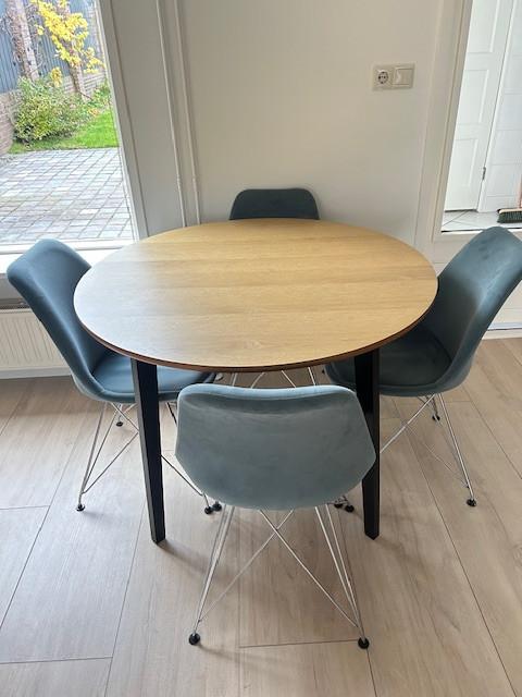 Ronde eettafel incl. 4 stoelen