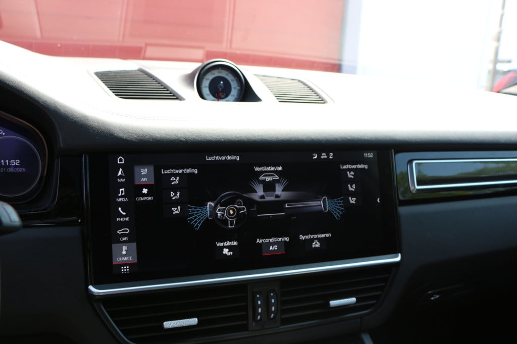 Porsche Cayenne coupé 3.0 | sport design | sport chrono |