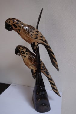 Prachtig handgesneden kunstwerk uit buffelhoorn 39.5 cm. hoog