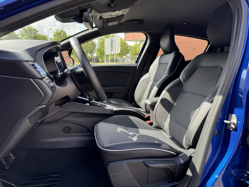 Mitsubishi Colt 1.6 hev instyle nl-auto, meest luxe uitvoering!