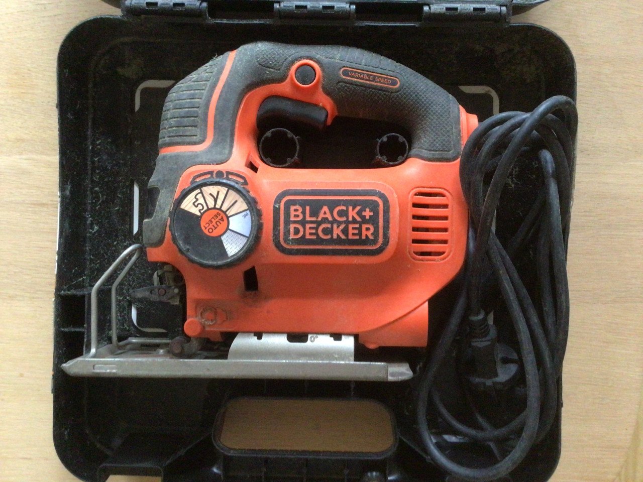 Black en Decker pendeldecoupeerzaag