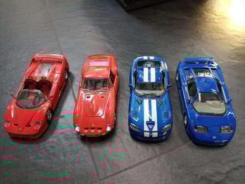 Model auto's 1/24 burago en maisto
