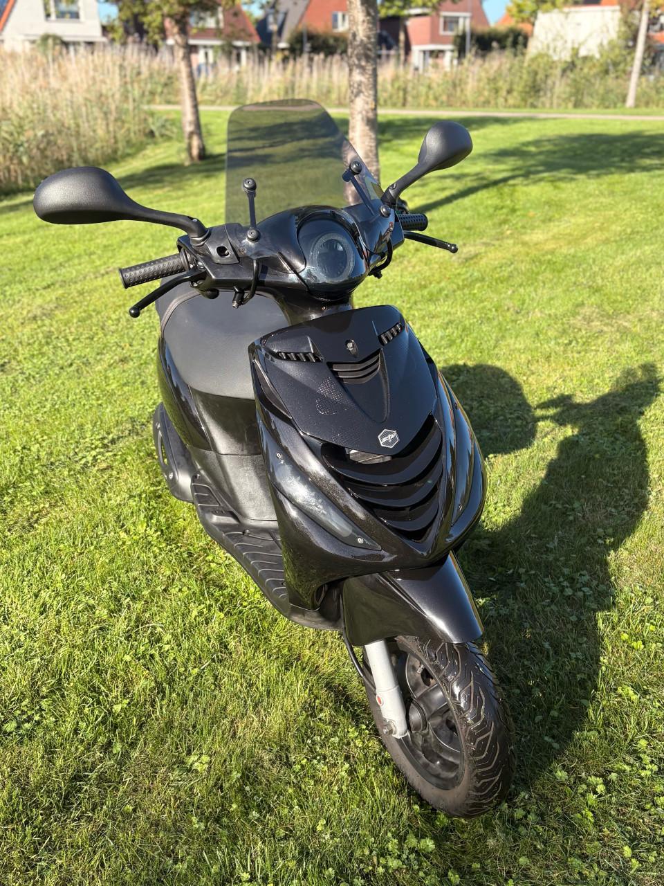 Piaggio Zip iGet 2019 - 45 km/u - Rijklaar