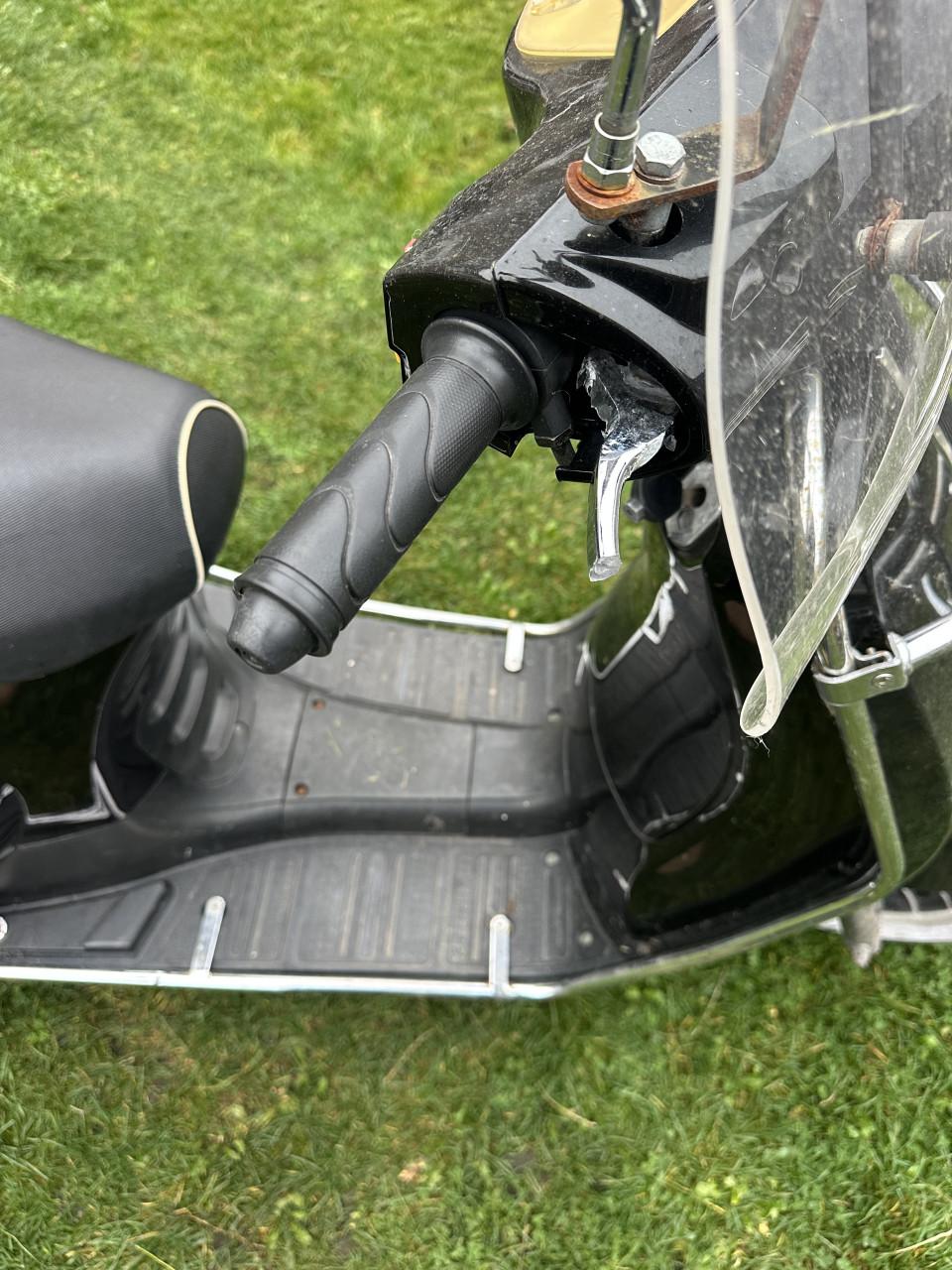 Berini napoli 2 - zwarte scooter inclusief valbeugels en windscherm