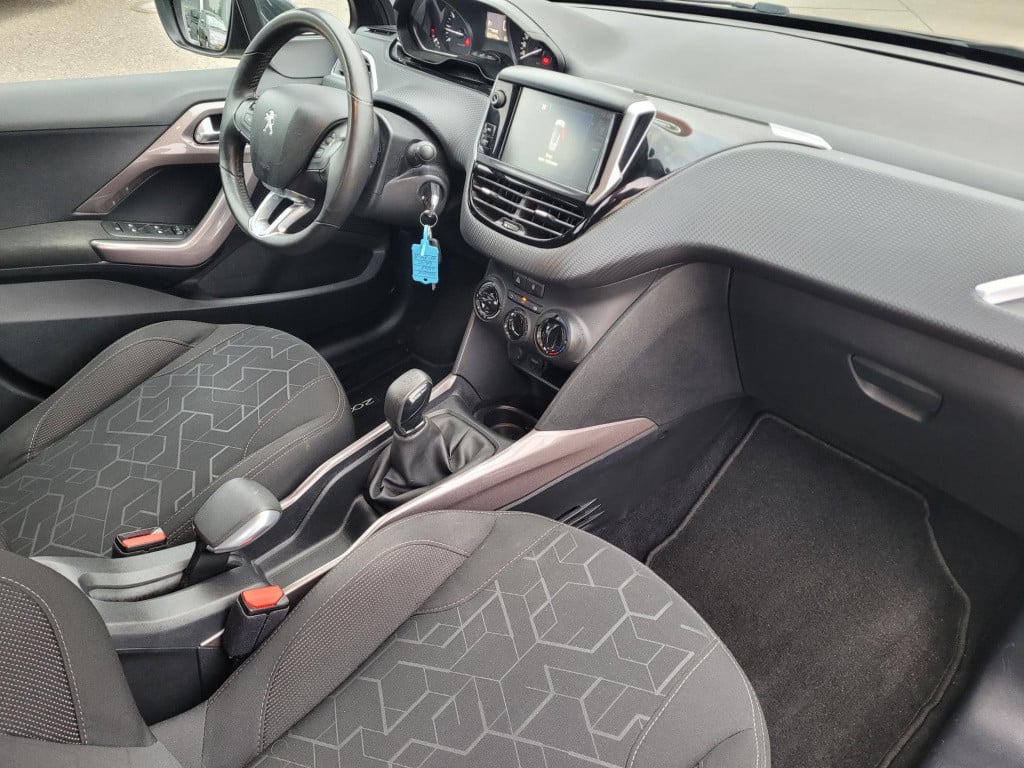 Peugeot 2008 1.2 puretech urban cross
