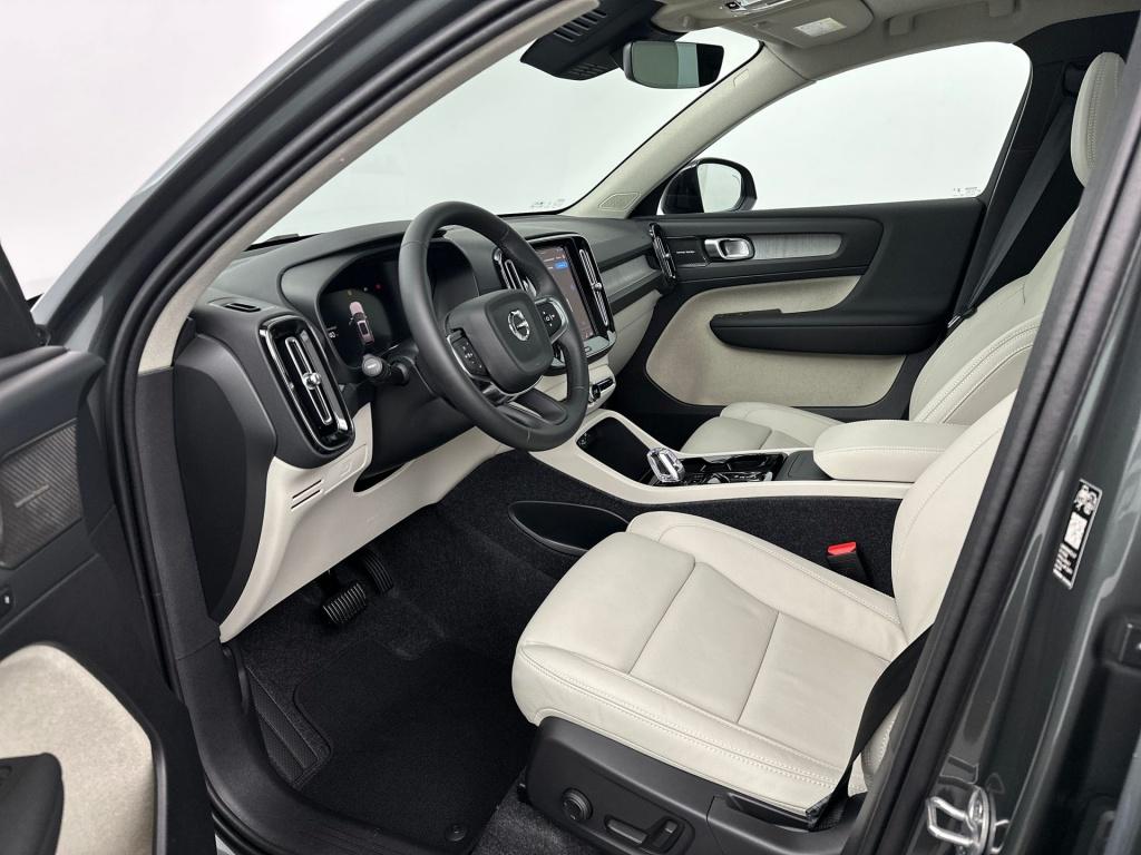 Volvo XC40 b4 gt plus dark pano