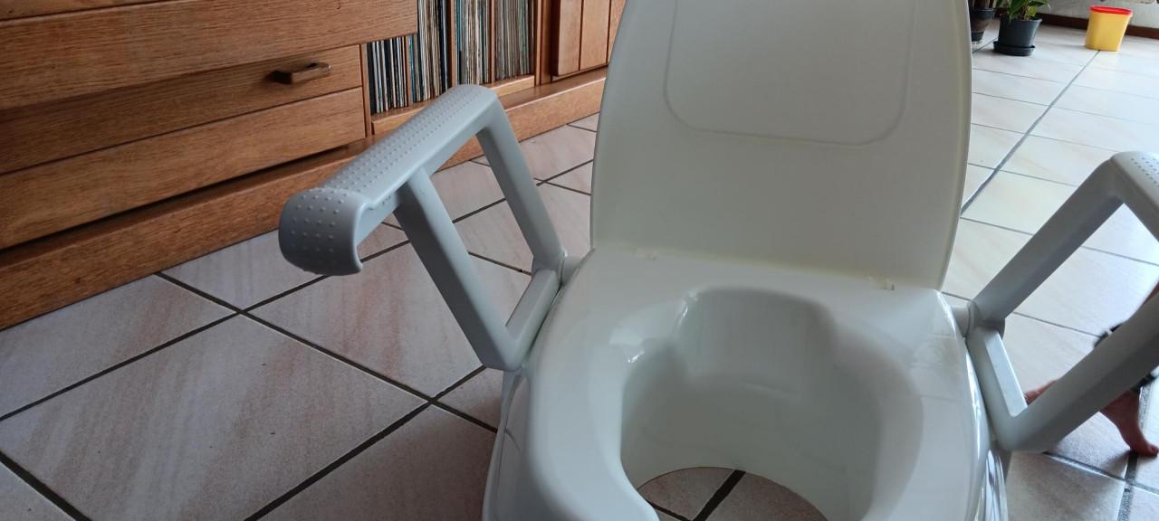 WC-/TOILETVERHOGER (handig voor de wat oudere mensen)