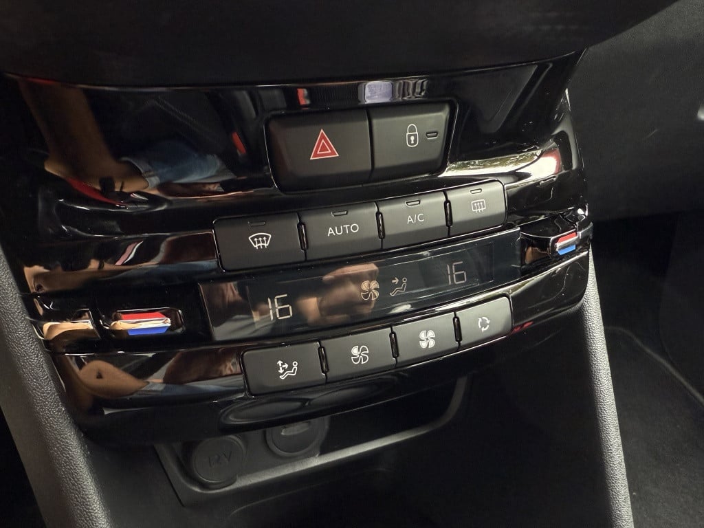 Peugeot 208 1.2 turbo // allure // carlay // android auto // automaat //