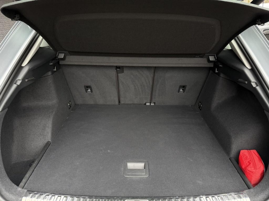 Audi Q3 35 tfsi advance pro line // sline interieur //