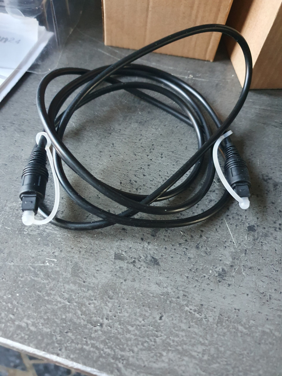 Nieuw Introson 2,4 GHz draadloos TV luister-systeem van Hoorexpert BV...