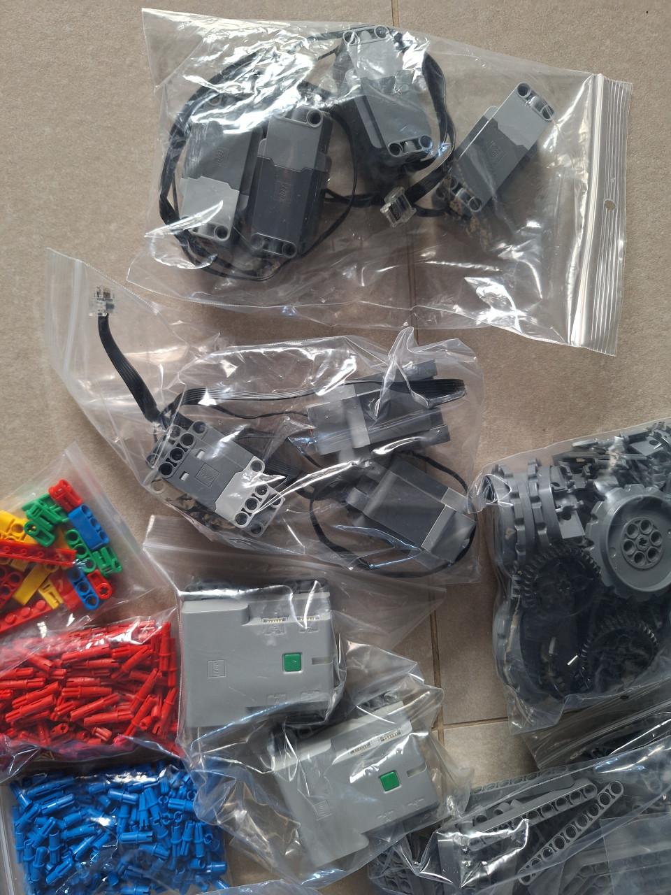 42100 Liebherr R9800 Graafmachine LEGO