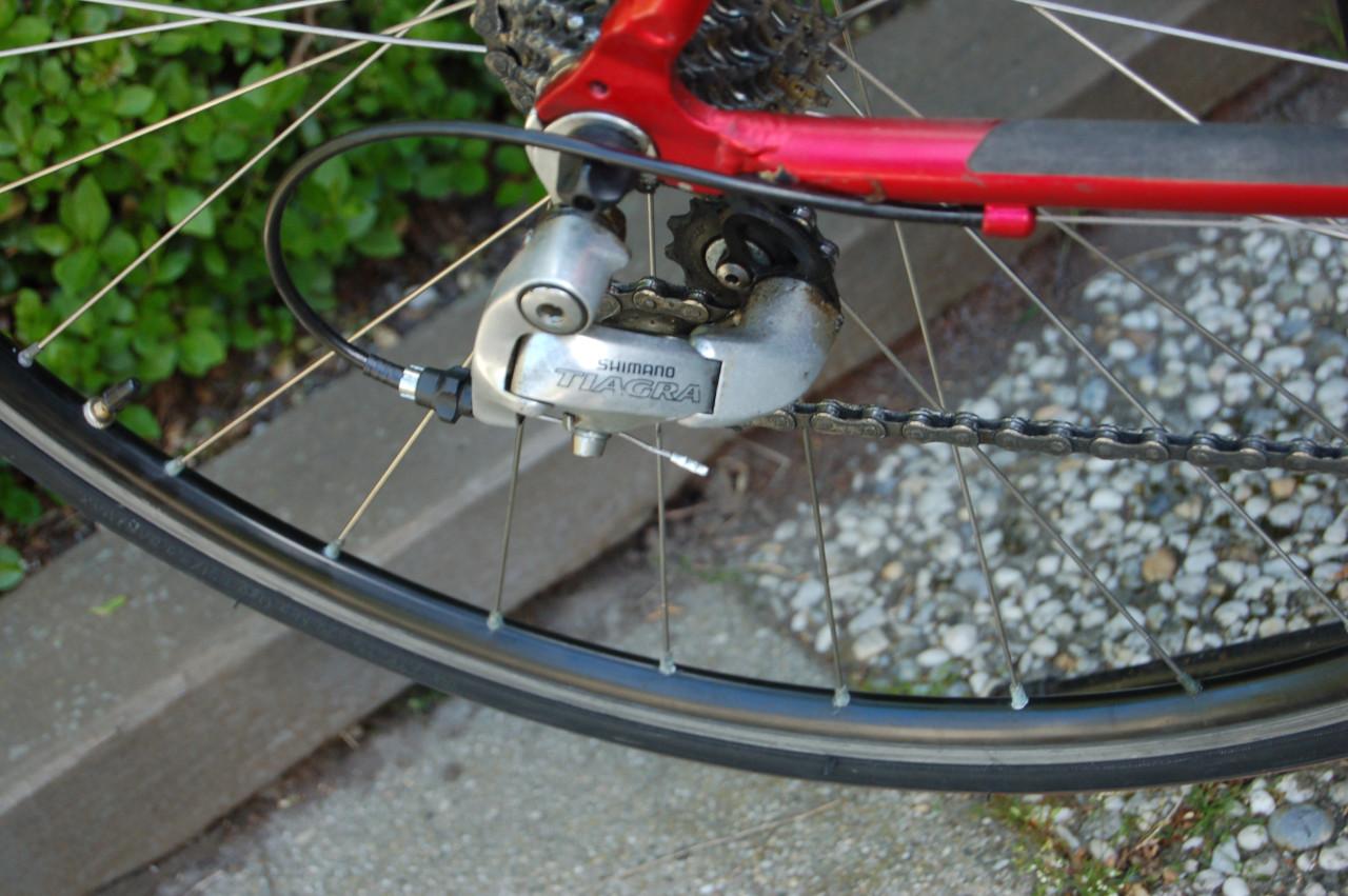 RACEFIETS - NIEUWE BANDEN  * * *