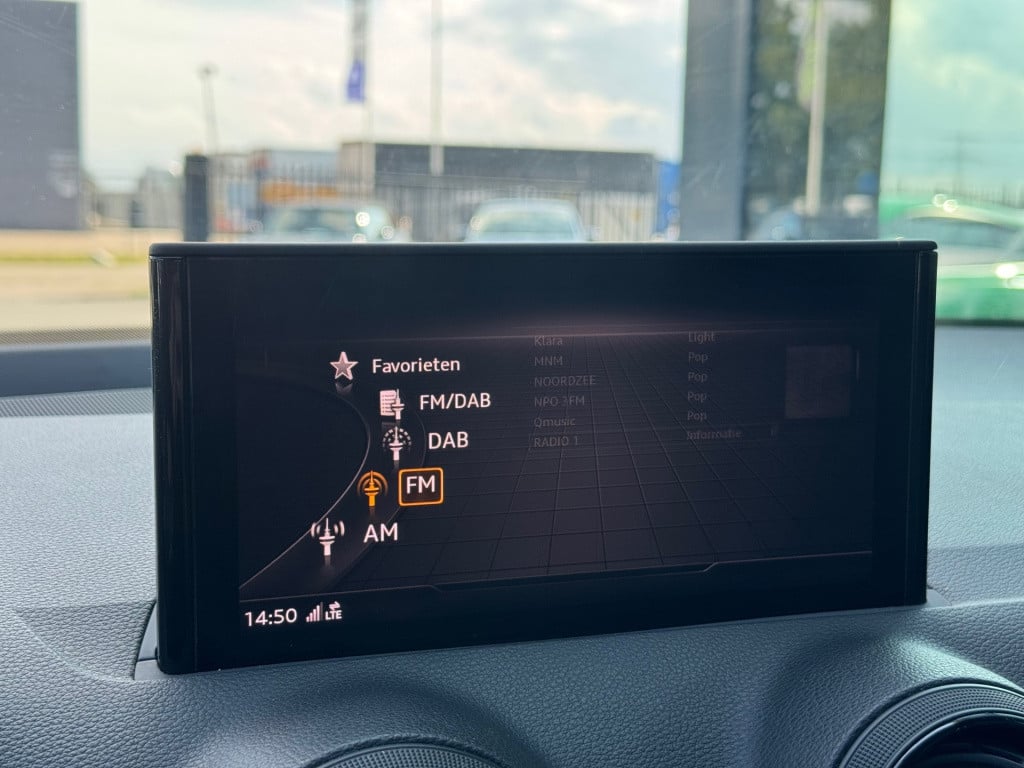 Audi Q2 30 tfsi sport * virtual cockpit * stoelverwarming * trekhaak