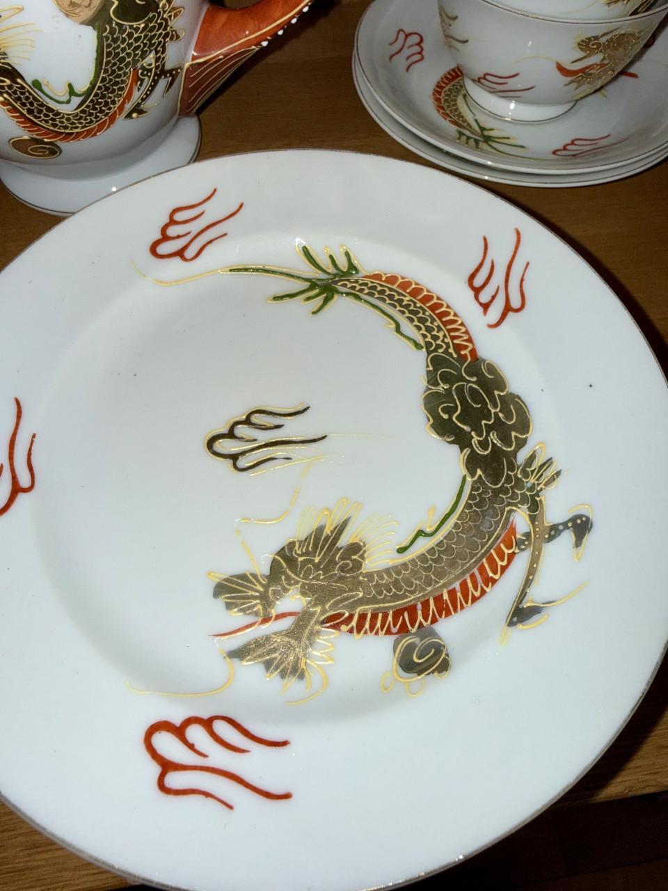 Vintage Japans Dragonware Moriage theeservies