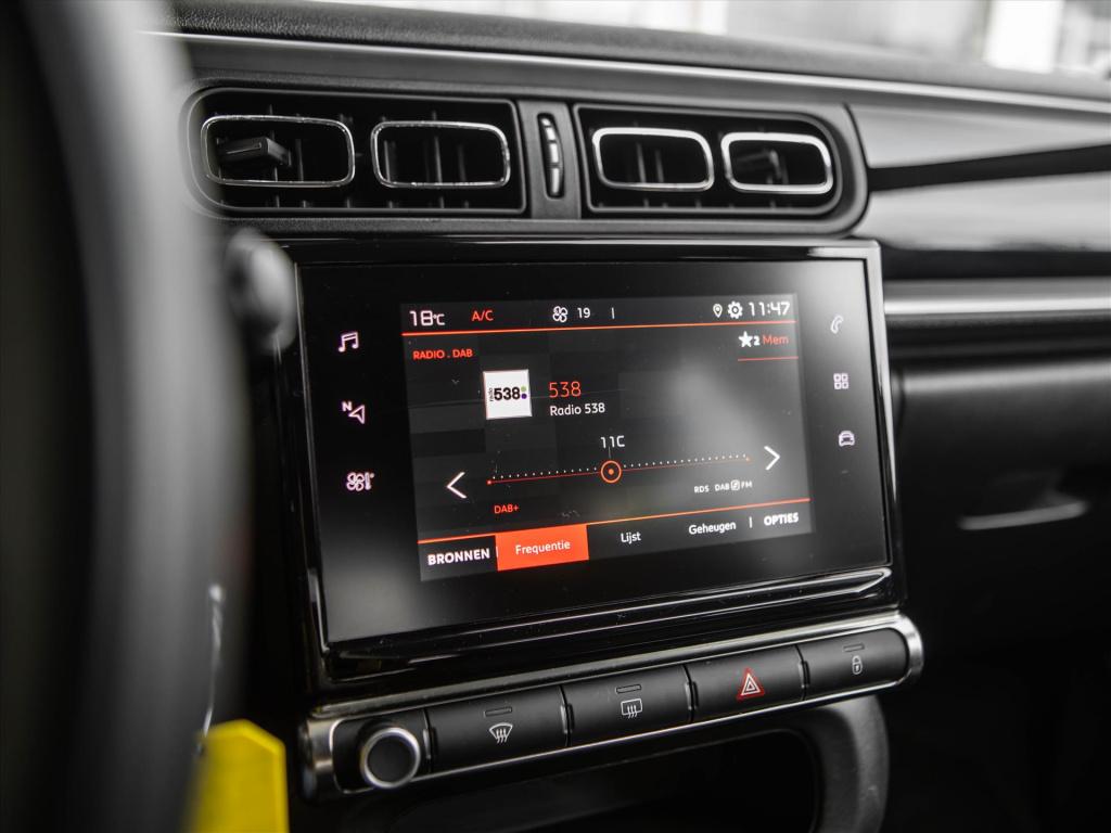 Citroen C3 1.2 puretech 83pk shine | stoelverwarming | carplay | park. sens