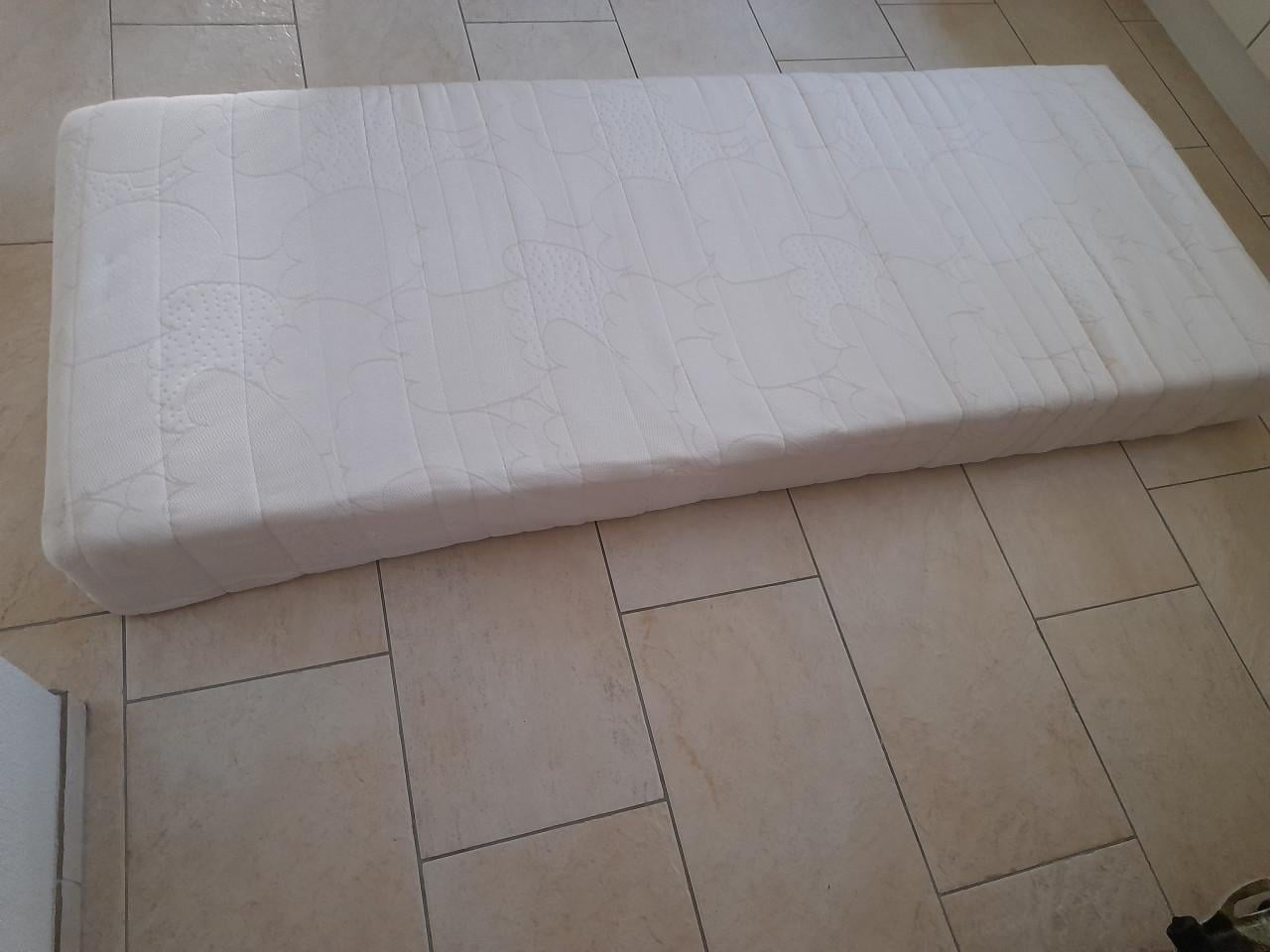 80 x 200 x 19 Matras (in goede nette staat)