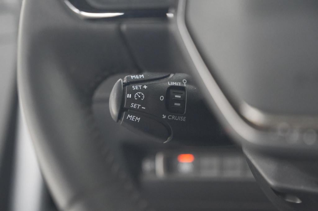 Peugeot 208 puretech 100 eat8 active pack | apple carplay | parkeersensoren