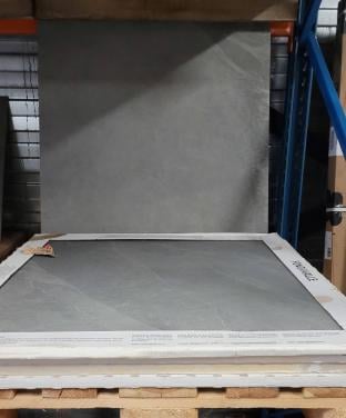 3030-25 ca 5,76 m² stonelook tegels,80x80 cm, lichtgrijs, van € 379,30 voor