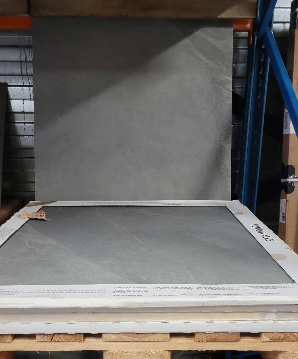 3030-25 ca 5,76 m² stonelook tegels,80x80 cm, lichtgrijs, van € 379,30 voor