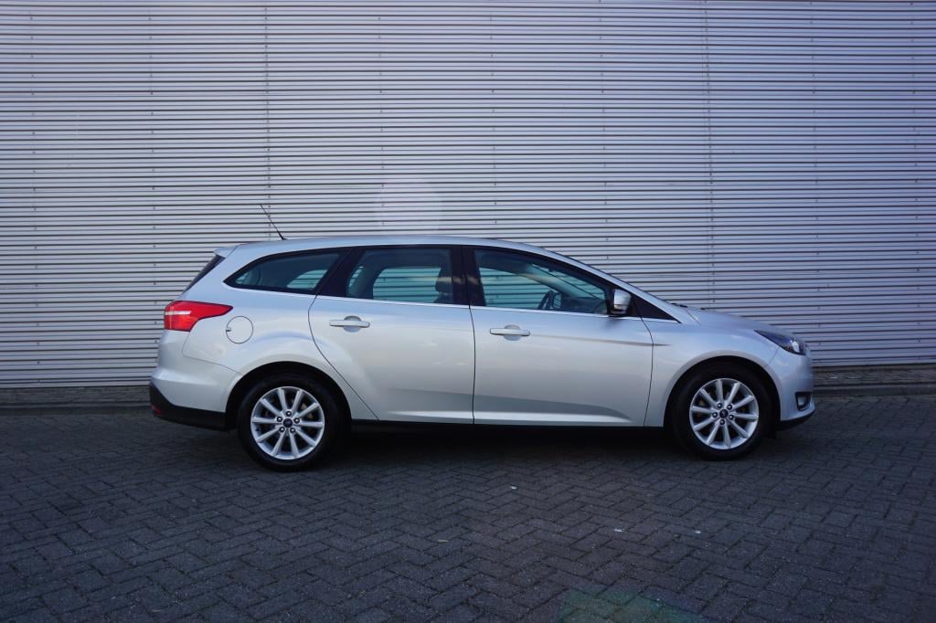 Ford Focus wagon 1.0 titanium edition climate / navi / cruise / parkeers. /