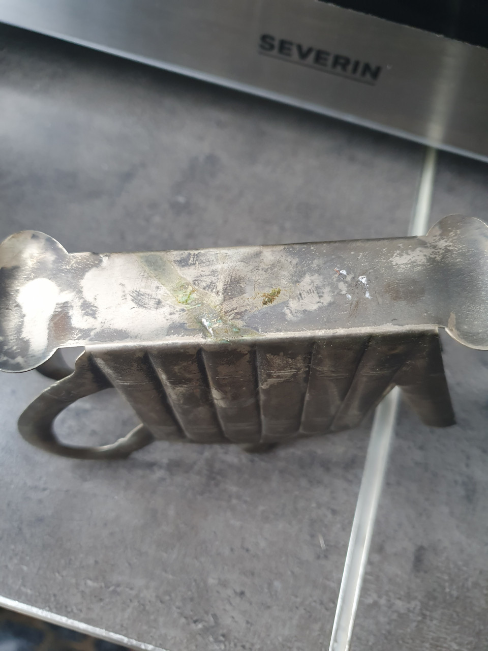 Vintage verzilverde servethouder in de vorm van een theepot....