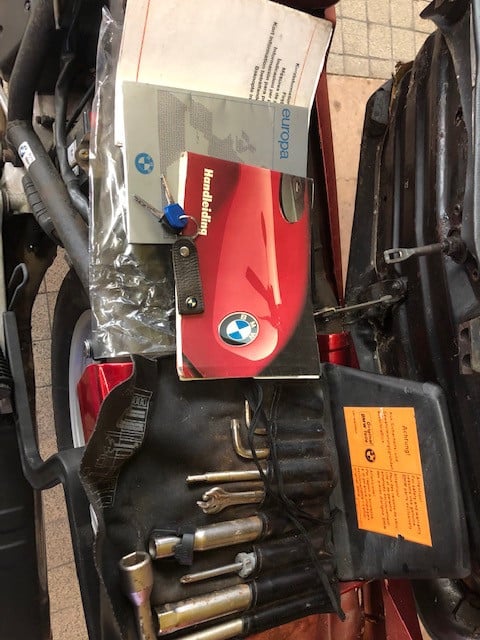 Oldtimer BMW K100RT met extra's