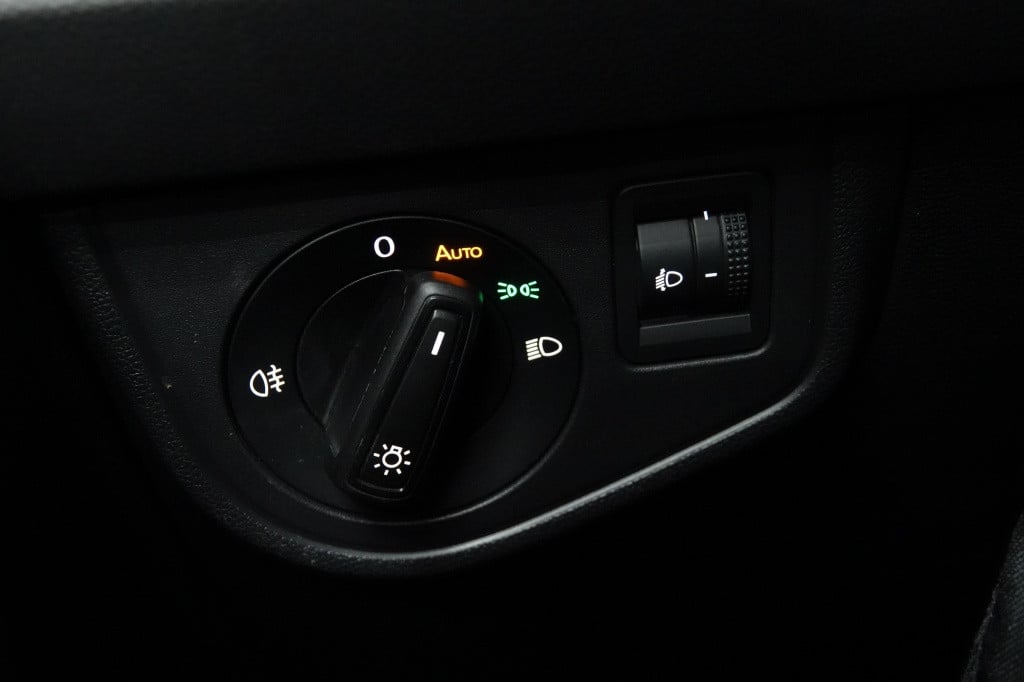 Volkswagen Taigo 1.0 tsi | acc | led | stoelverw. | pdc |