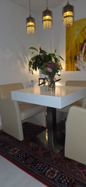 Eettafel en stoelen