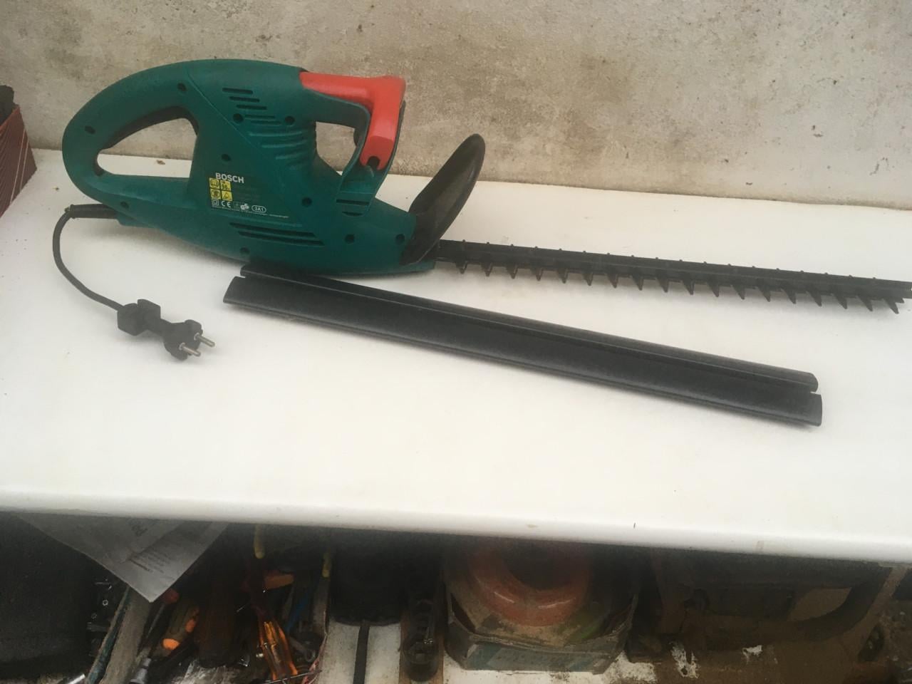 Bosch AHS 42-16 heggenschaar (420 Watt, 420 mm meslengte