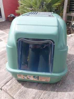 Nieuwe khakigroene kattenbak