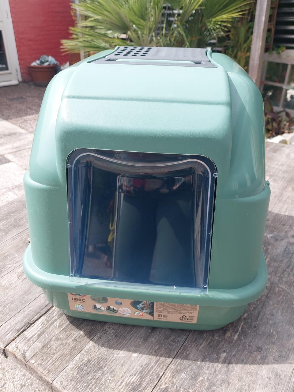 Nieuwe khakigroene kattenbak
