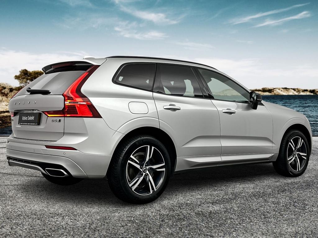 Volvo XC60 b5 264pk r-design| pano| camera| stoelverwarming| trekhaak