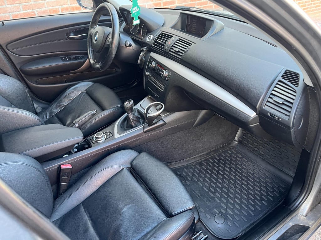 BMW 1 Serie 116i business line ultimate edition | m pakket | leder | trekha