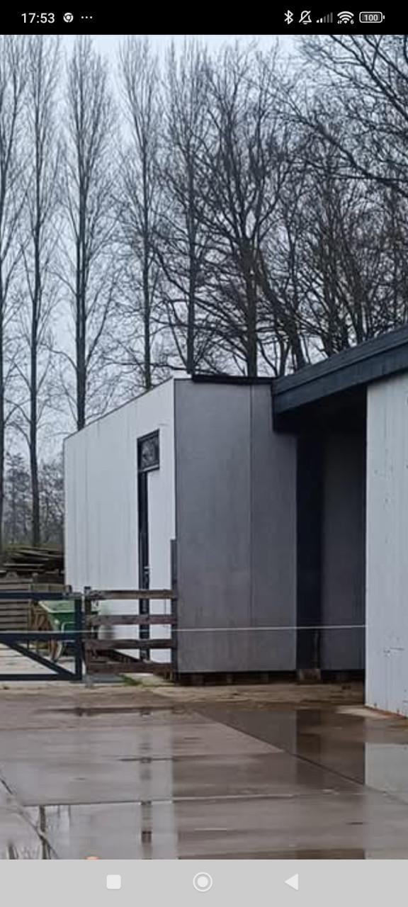 Ruime kantoor/ woonunits