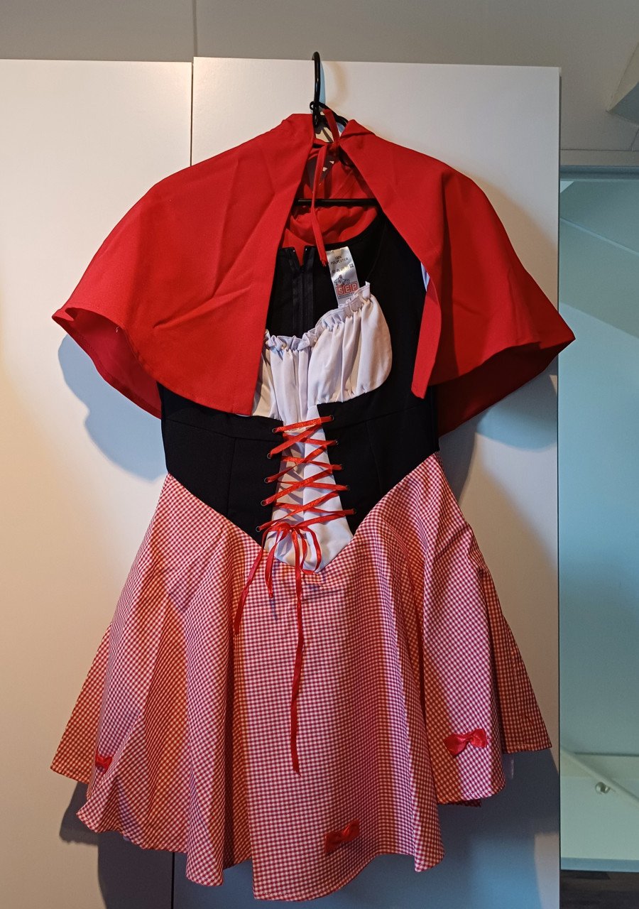 Carnaval: Roodkapje met kapje en kousen